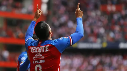 Alan Pulido definirá esta semana su futuro y con ello, la negociación con Chivas