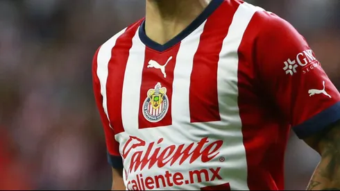 Este delantero estaría muy cerca de salir de Chivas