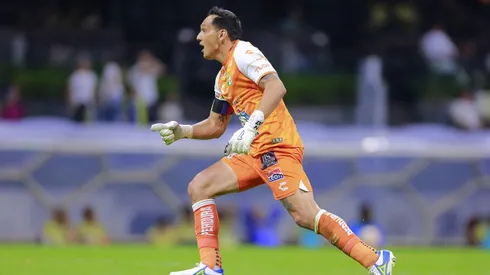 Rodolfo Cota festejó el título de Concachampion sin olvidarse de las Chivas