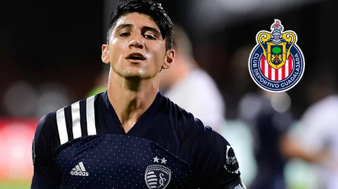 La persona que podría alejar a Alan Pulido de Chivas.