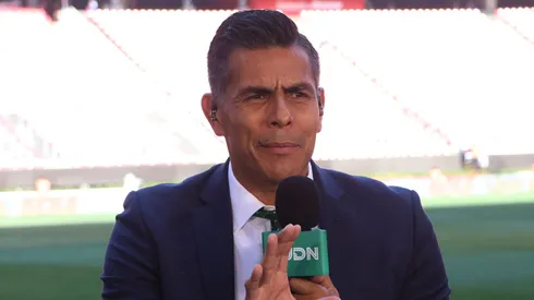 Futbolista con maestría en comunicación deja en ridículo al entrevistador Oswaldo a Sánchez