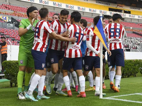 Canteranos y goleadores para Chivas