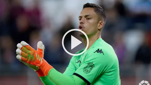 La afición de Chivas analizó en videos las mejores atajadas de Óscar Whalley en España