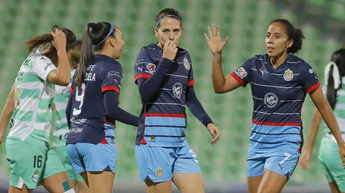 Chivas superó a Santos Laguna.