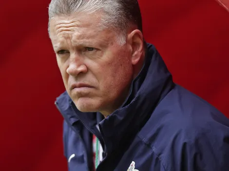 Destruyen a Pelaez tras el doblete de Vázquez ante Chivas