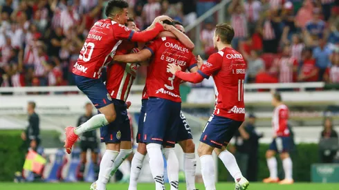 PSV Eindhoven pretende llevarse a un defensor de Chivas tras vender a Érick Gutiérrez