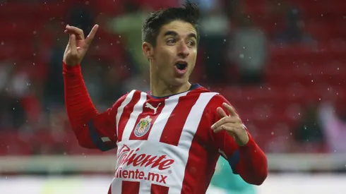 Isaác Brizuela se estrenó como influencer al probar hamburguesas de un nuevo patrocinador de Chivas