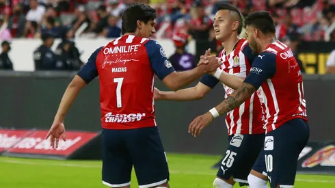 Macías volvería para 2024 a reforzar un plantel que además de Alexis y Piojo Alvarado cuenta con Víctor Guzmán y Érick Gutiérrez en la generación de ataque en Chivas