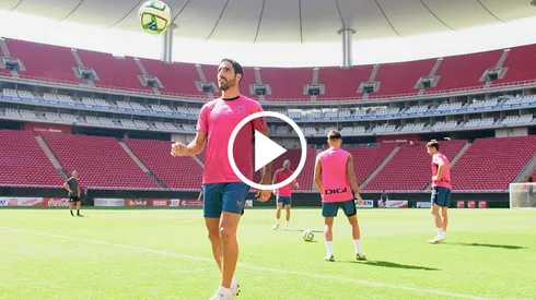 ¡BIENVENIDOS! Caluroso recibimiento de Chivas para el Athletic de Bilbao en Guadalajara