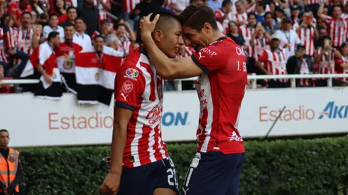 El canterano de Chivas ha sido arropado por los líderes del vestidor