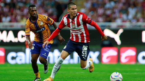 Juan Brígido aporta regate a las Chivas.