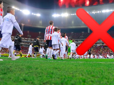 Sigue muy mal la cancha del Akron