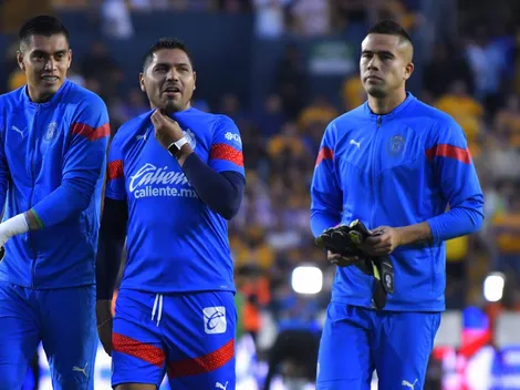 El portero de Chivas que podría salir de último momento