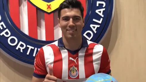Érick Gutiérrez protagonizó un video de bienvenida en el que participó el plantel de Chivas