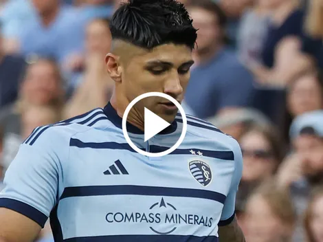 Golazo de Alan Pulido para Sporting Kanas City
