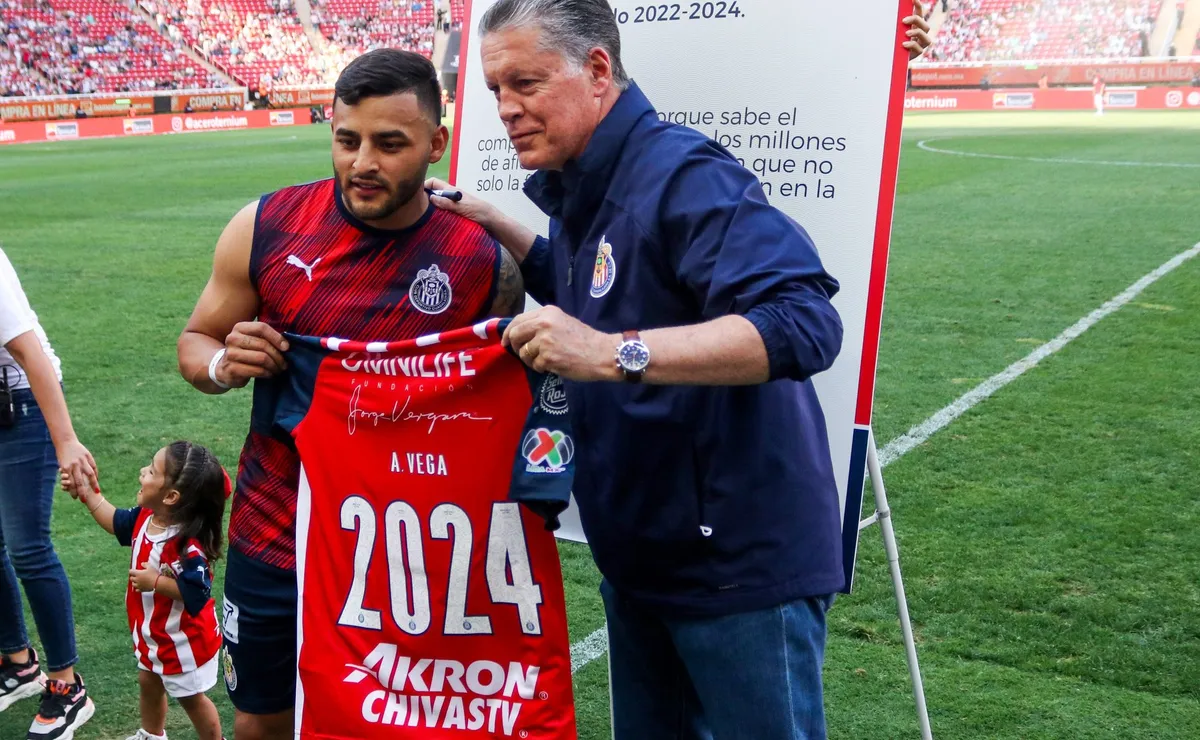 Reporte advierte lo que nadie espera que Chivas hará con Alexis Vega en ...
