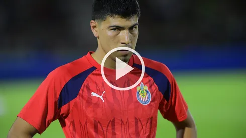 Érick Gutiérrez regaló toda su indumentaria a los aficionados chivahermanos en Juárez