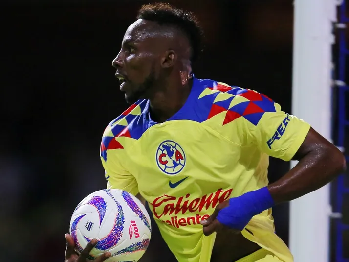 ¿Julián Quiñones está interesado en jugar en Chivas?