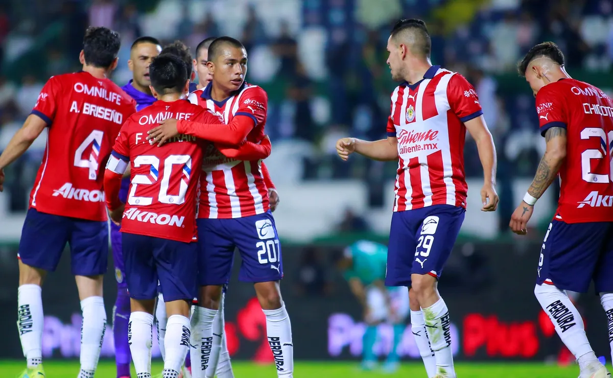 El jugador de Chivas que tendrá una gran presión en el regreso de la ...