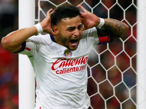 Afición de Chivas vuelve a cargar contra Alexis Vega