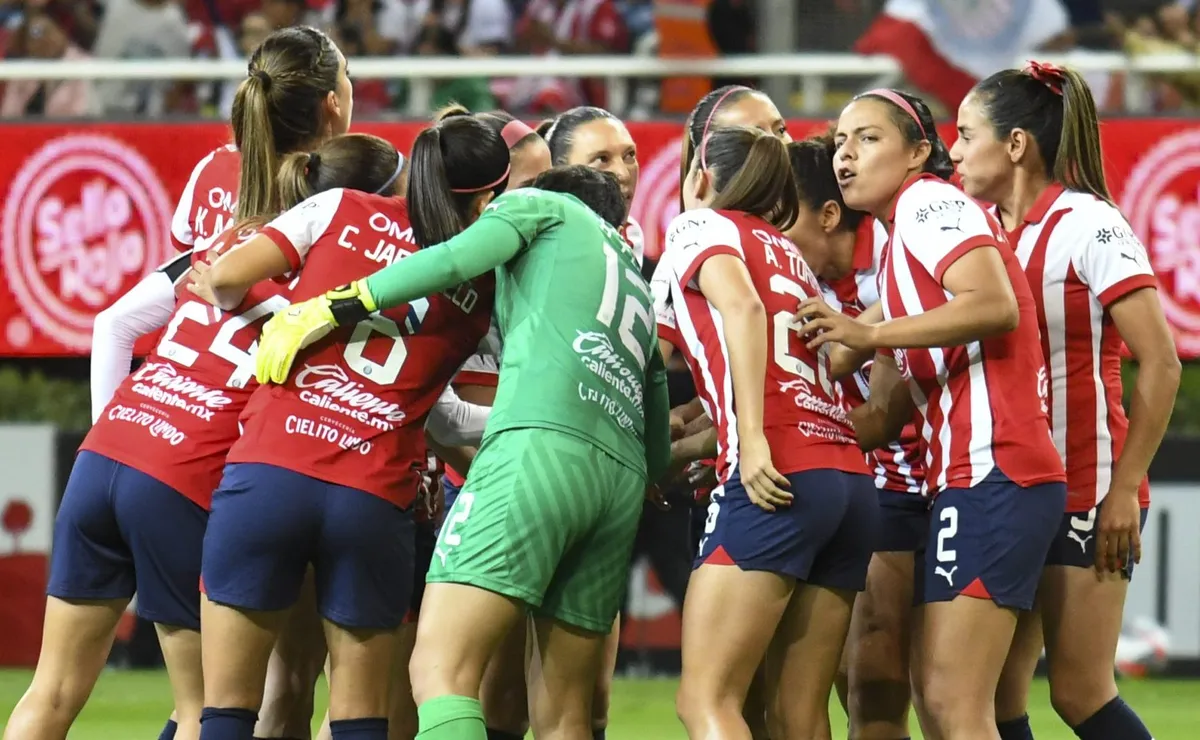 Chivas Femenil recibe a Tigres con un invitado especial en el Akron ...