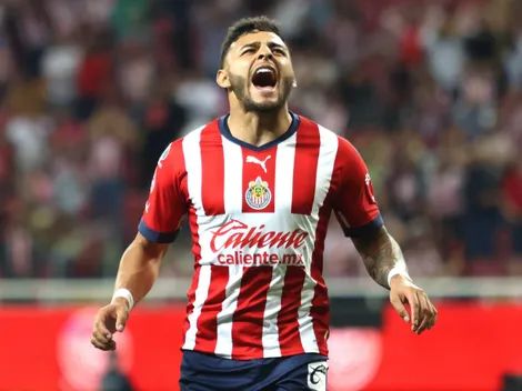 ¿Qué jugadores tiene Chivas para reemplazar a Alexis Vega?