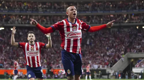 Previo a Toluca, el Piojo Alvarado se disfrazó y la afición de Chivas estalló en redes sociales.