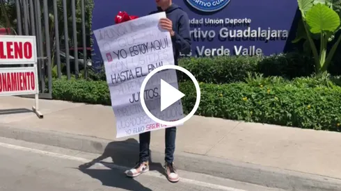 El único chivahermano presente el miércoles en Verde Valle mostró su apoyo a las Chivas