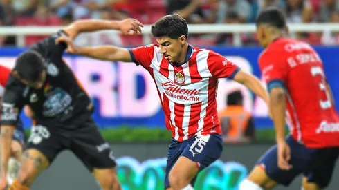 Érick Gutiérrez cada vez mejor en Chivas.