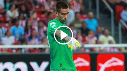 Así atajó el penal el Wacho Jiménez en el empate entre Chivas y Pachuca.