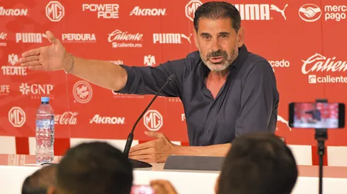 Fernando Hierro evitó hablar de crisis y respaldó la gestión de Veljko Paunovic en Chivas