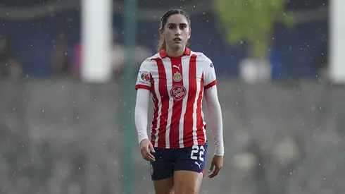 Afición se rinde y apoya a Karla Martínez.