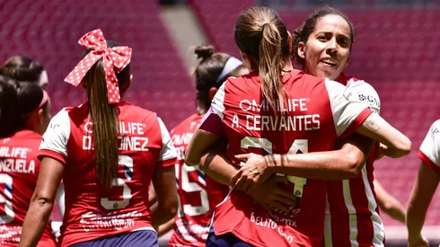 Licha Cervantes entrenó junto a todo Chivas Femenil.