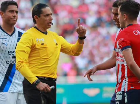 Afición de Chivas reaccionó así al arbitraje de Óscar Macías