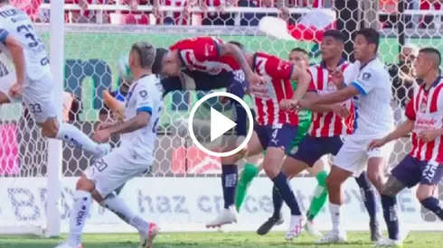 Christian Calderón cometió un penal contra Monterrey