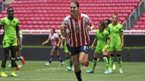 Alicia Cervantes anotó un doblete en cuatro minutos para definir la victoria de Chivas