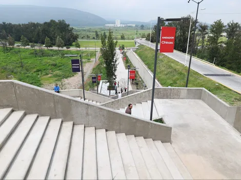 Video: Así se usa el Andador Chivas para llegar al Estadio Akron