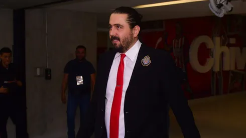 Afición detruye a Amaury Vergara.