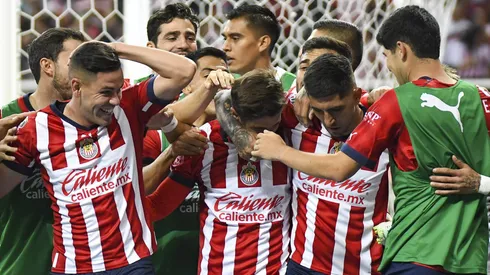 El jugador por el que Isaac Brizuela perdería su lugar con Chivas frente a Rayados