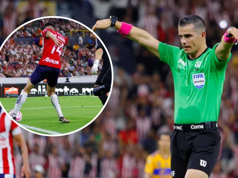 ¿Salió ese balón? La polémica jugada que perjudicó a Chivas ante Tigres UANL