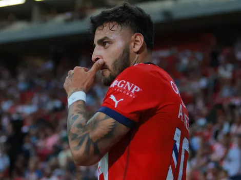 Alexis Vega estuvo en el Estadio Jalisco pese a quedar fuera de la convocatoria