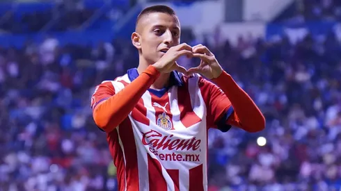 El Piojo Alvarado enloqueció a los fanáticos de Chivas.