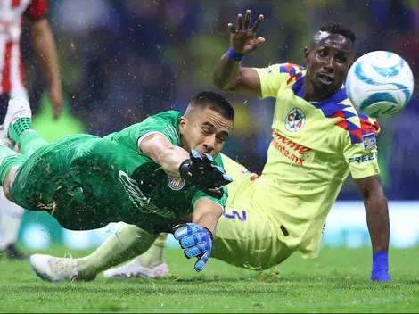 Afición de Chivas tundió a Miguel Jiménez por el segundo gol