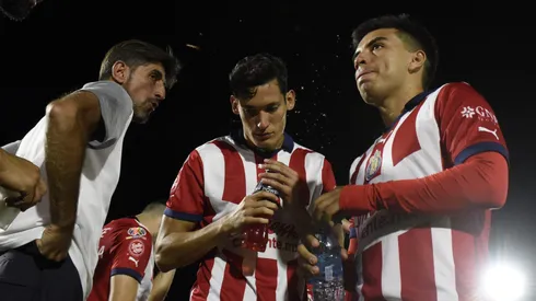 Noticias de Chivas hoy 13 de octubre: Macías tiene fecha de regreso; nadie quiere a Vega