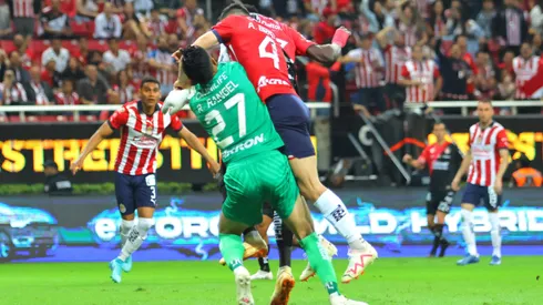 Raúl Rangel sufrió un fuerte golpe en el rostro que le provocó una fractura