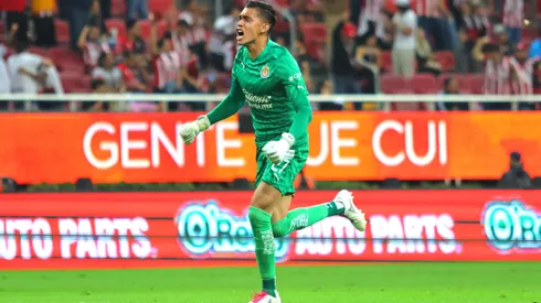 Tala Rangel abandonó el campo por lesión y Miguel Jiménez entró al campo