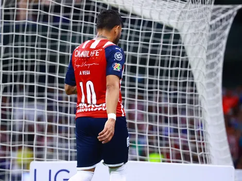 Chivas peligra ante FIFA si termina contrato con Vega y Chicote
