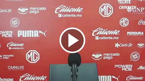 Veljko Paunovic se levantó de su asiento y se marchó a pesar que faltaban dos preguntas aún