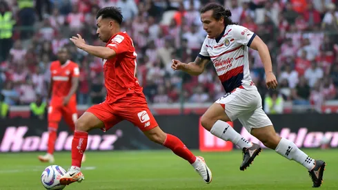 Aficionados rivales de burlan del "Oso" González.