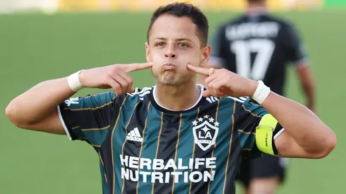 Chicharito habría cerrado el contrato con Chivas.
